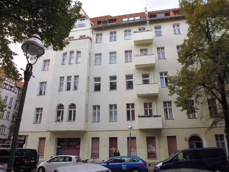 +++Ruhige Seitenstraße im Schillerkiez - Sonniger Altbau! — photo 1
